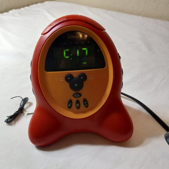 Disney Mickey Mouse Classic Clock Radio - Picture 1 of 9